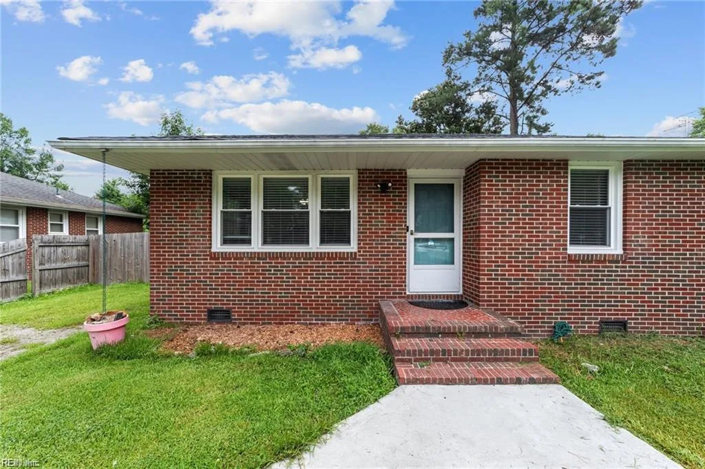 2856 Flag RD, Chesapeake — 3 bed Residential, 1,319 sqft