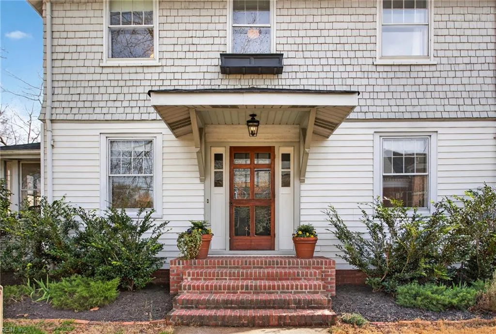 1049 Jamestown CRES, Norfolk — 4 bed Residential, 2,187 sqft