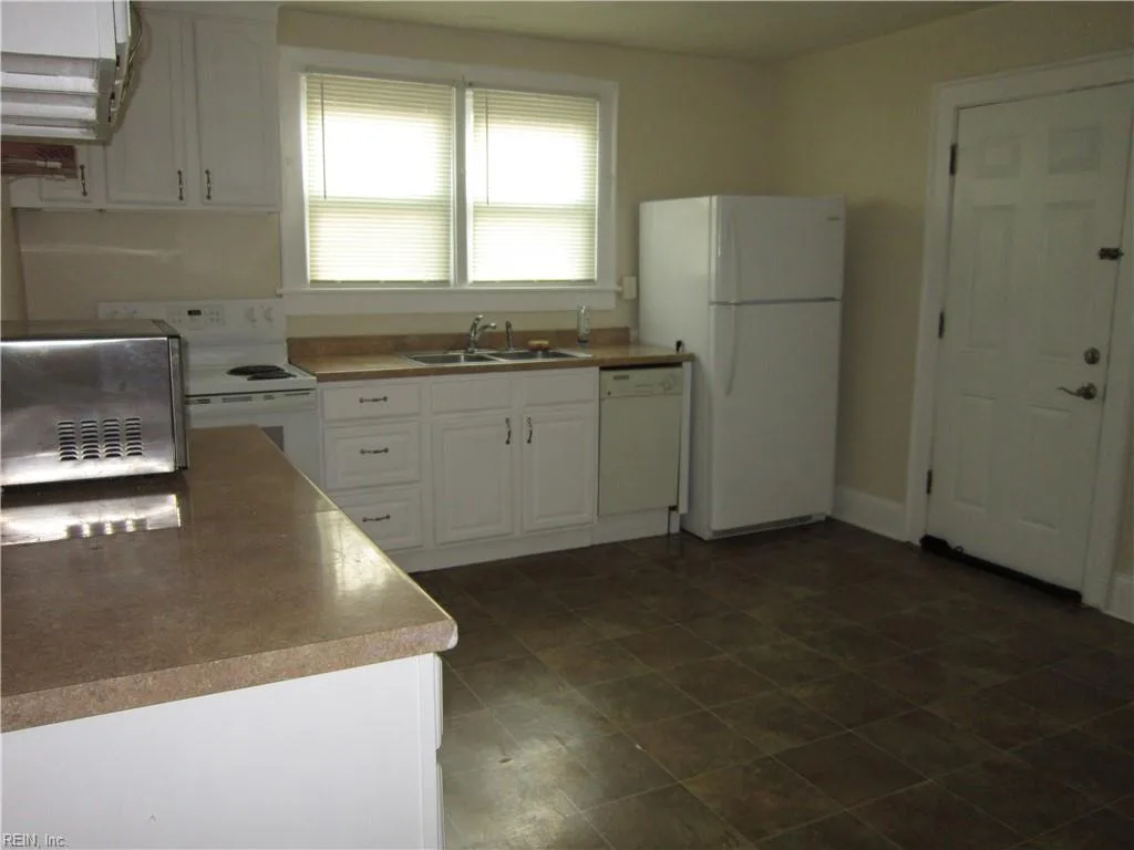 1111 Elk AVE, NORFOLK VA 23518 - Photo 3