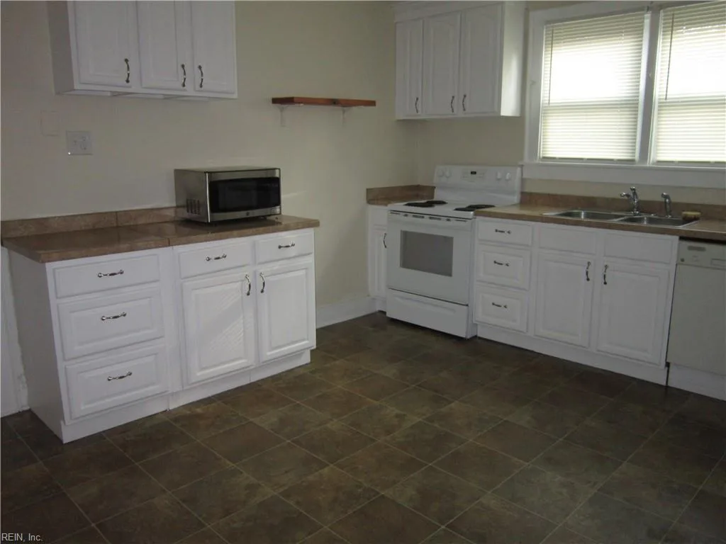 1111 Elk AVE, NORFOLK VA 23518 - Photo 4