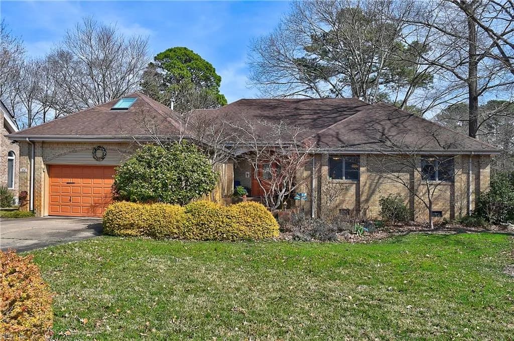 304 Shadowlake Dr, Chesapeake, VA 23320, USA - Photo 2
