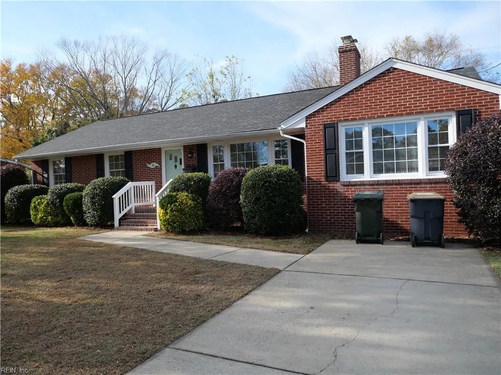 8 Terrace DR, POQUOSON VA 23662 - Main photo