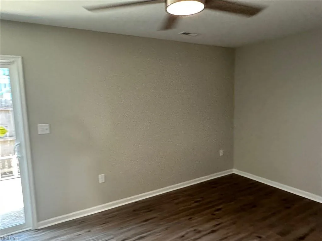 250 Portview AVE #E, NORFOLK VA 23504 - Photo 3