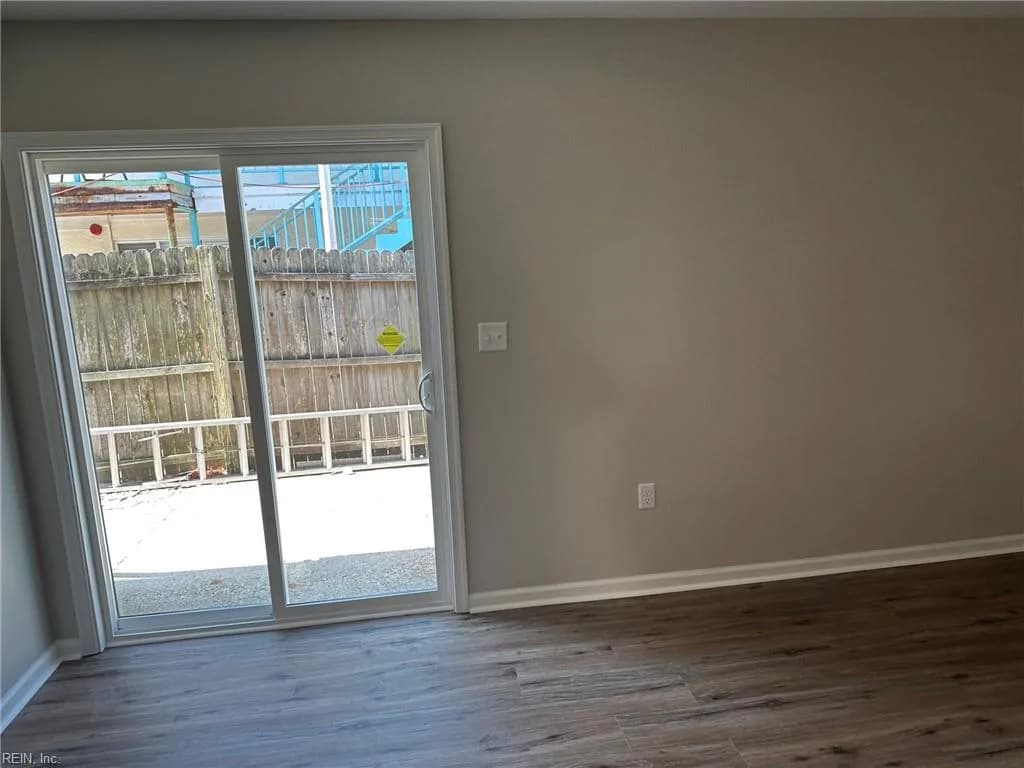 250 Portview AVE #E, NORFOLK VA 23504 - Photo 4