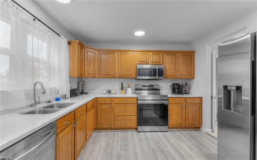 42 Banister DR, HAMPTON VA 23666 - Photo 4