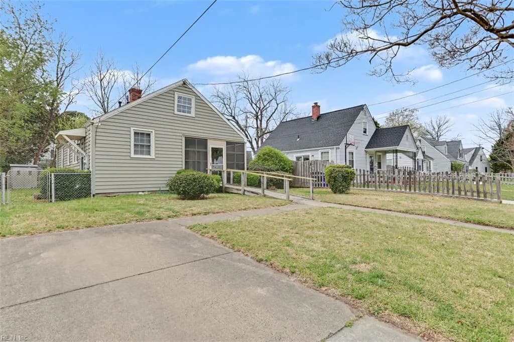 7531 Yorktown DR, NORFOLK VA 23505 - Main photo