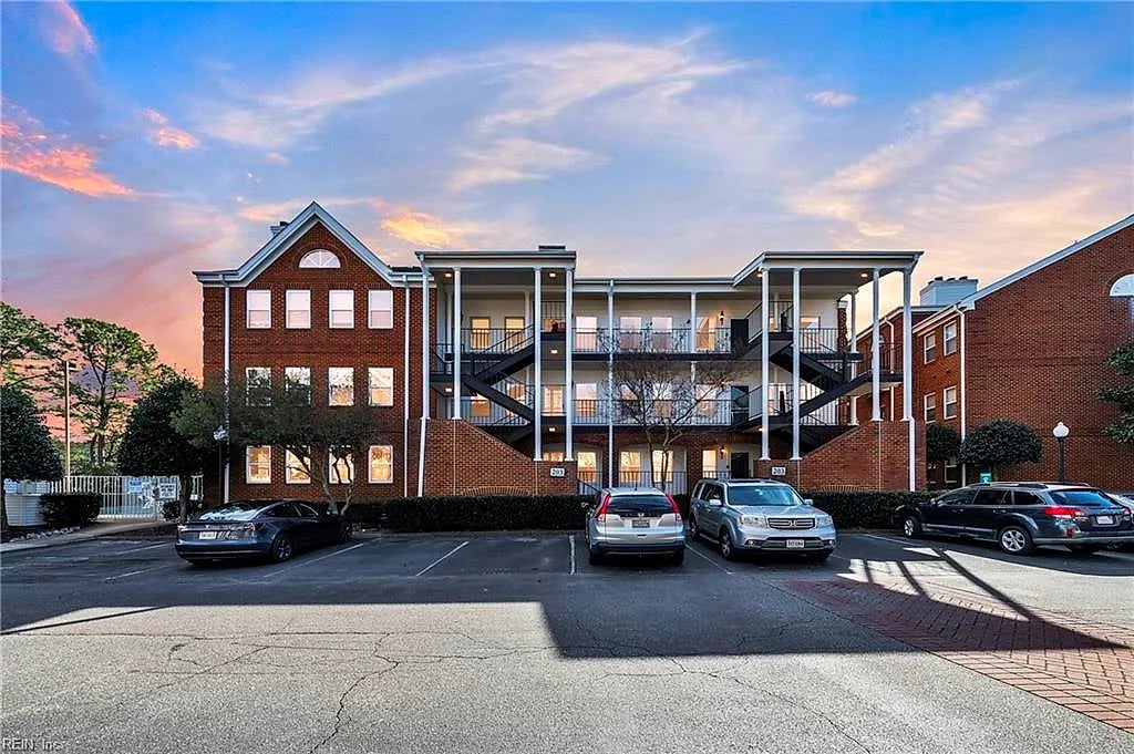 203 Westover AVE #202, Norfolk — 1 bed Residential, 784 sqft
