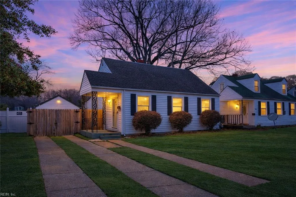 13 E Lamington RD, HAMPTON VA 23669