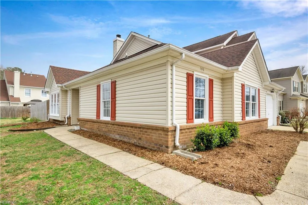 106 Fernwood BND, Yorktown — 2 bed Residential, 1,326 sqft