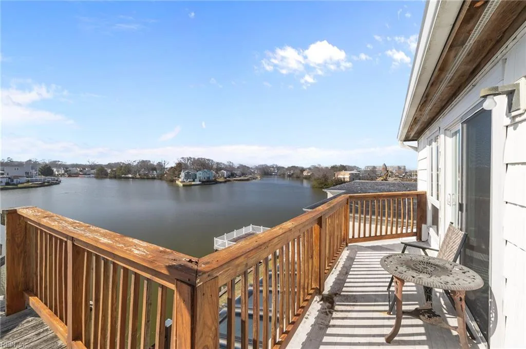 205 Lake DR, VIRGINIABEACH VA 23451 - Photo 4