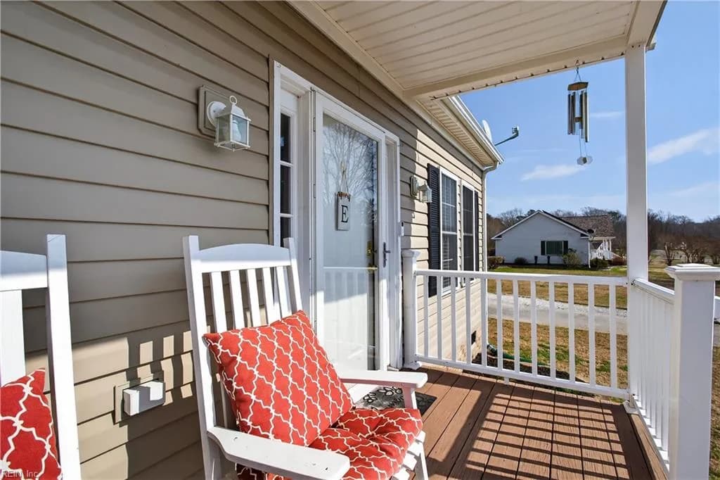 102 Kings Point AVE, SMITHFIELD VA 23430 - Photo 2