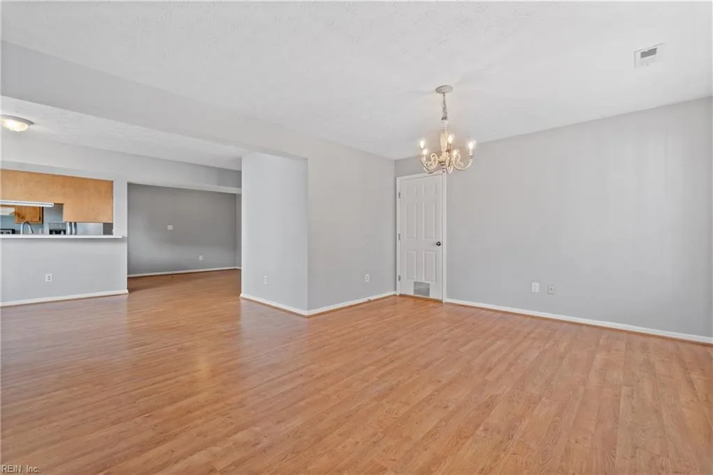 106 W Cummings AVE, HAMPTON VA 23663 - Photo 4