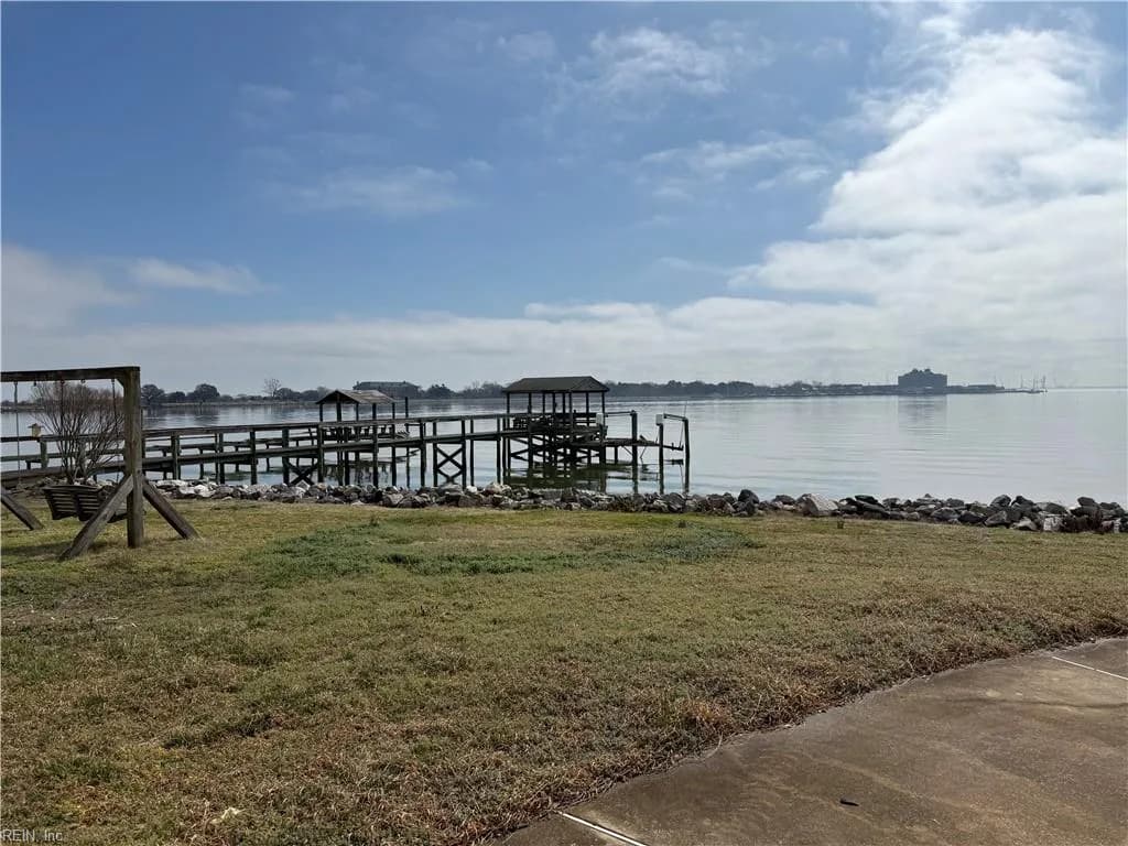 323 S Willard AVE, HAMPTON VA 23663 - Photo 5