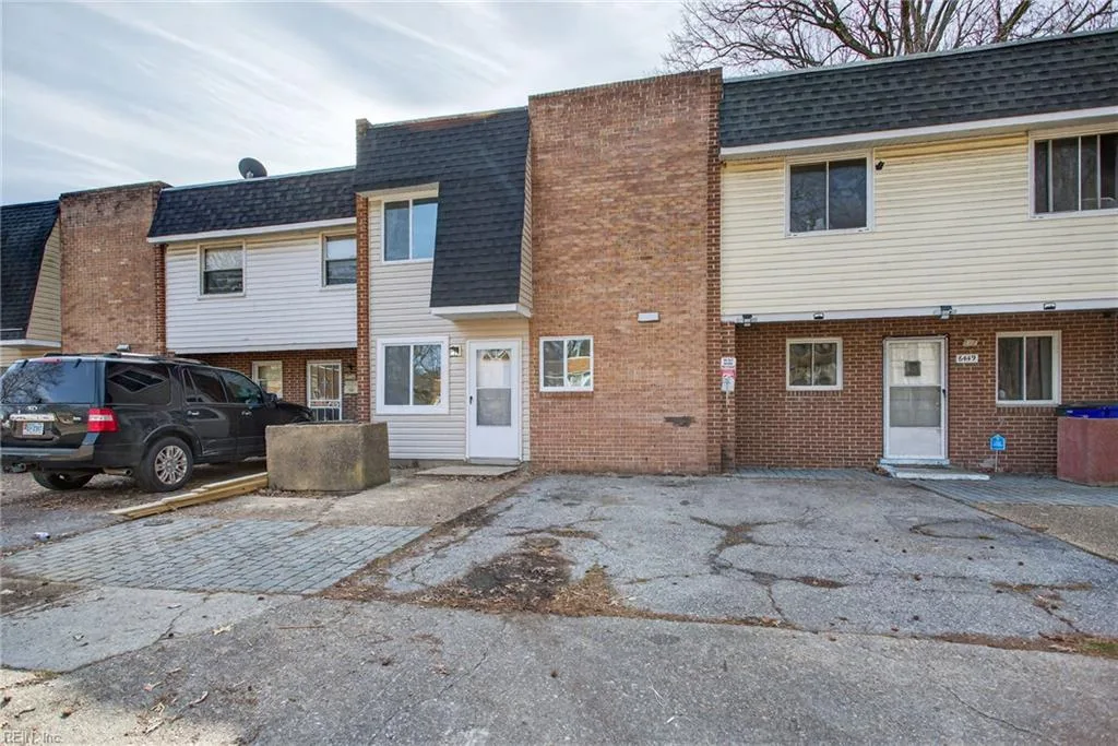 6447 Wellington ST, Norfolk — 3 bed Residential, 1,158 sqft