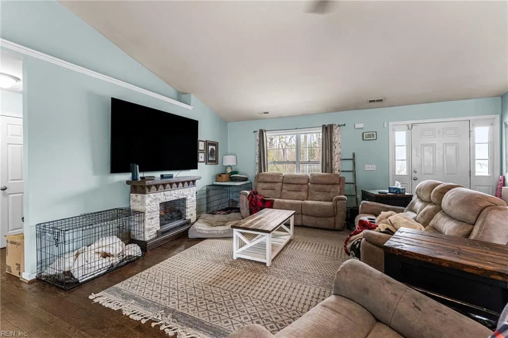 10095 Ivor RD, IVOR VA 23866 - Photo 5