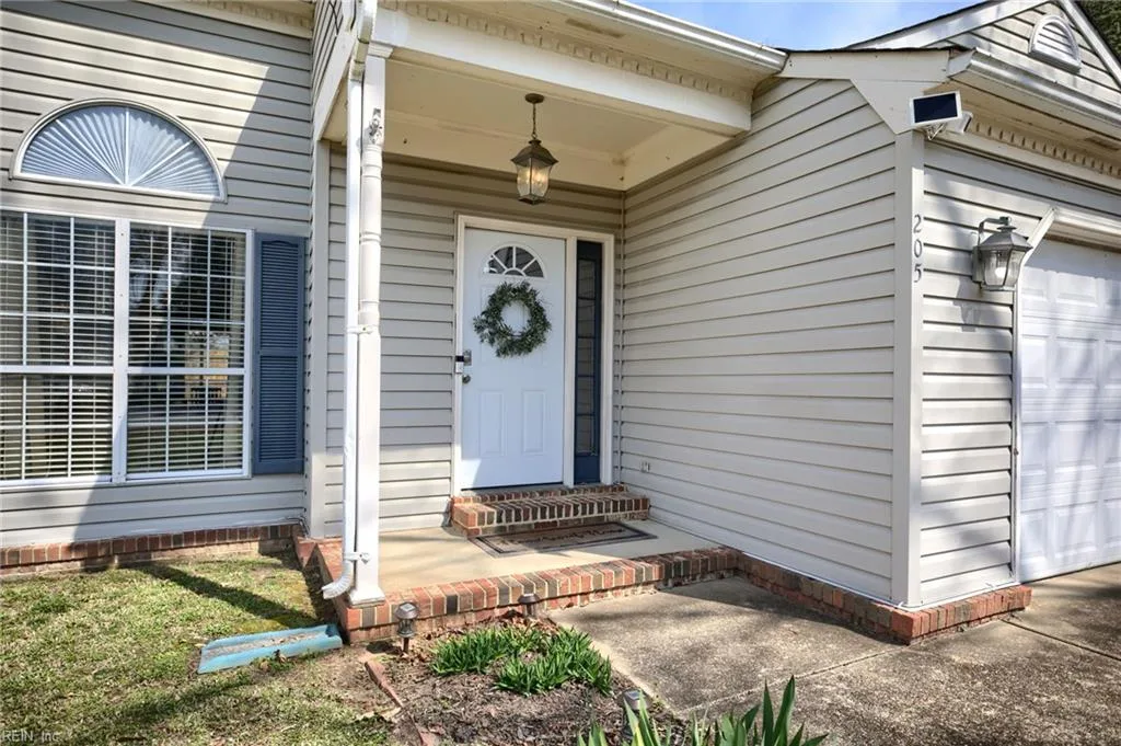 205 Judith CIR, Yorktown — 4 bed Residential, 1,760 sqft