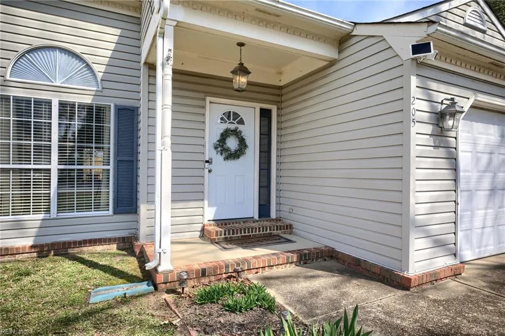 205 Judith CIR, YORKTOWN VA 23693 - Photo 2