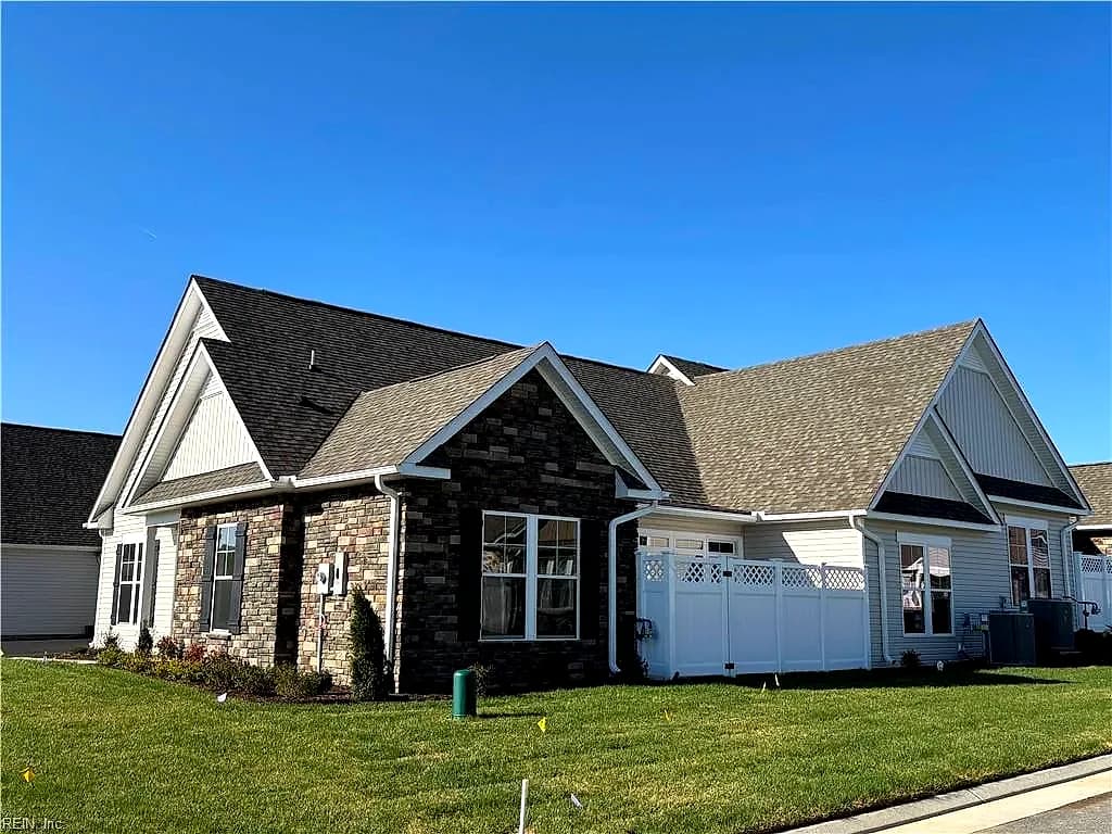 205 Oxford AVE #39-2, SMITHFIELD VA 23430 - Photo 3