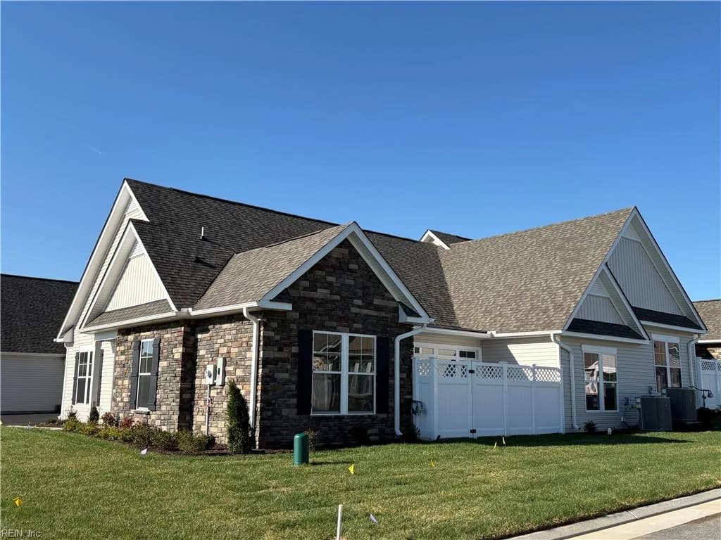 205 Oxford AVE #39-2, SMITHFIELD VA 23430 - Photo 3