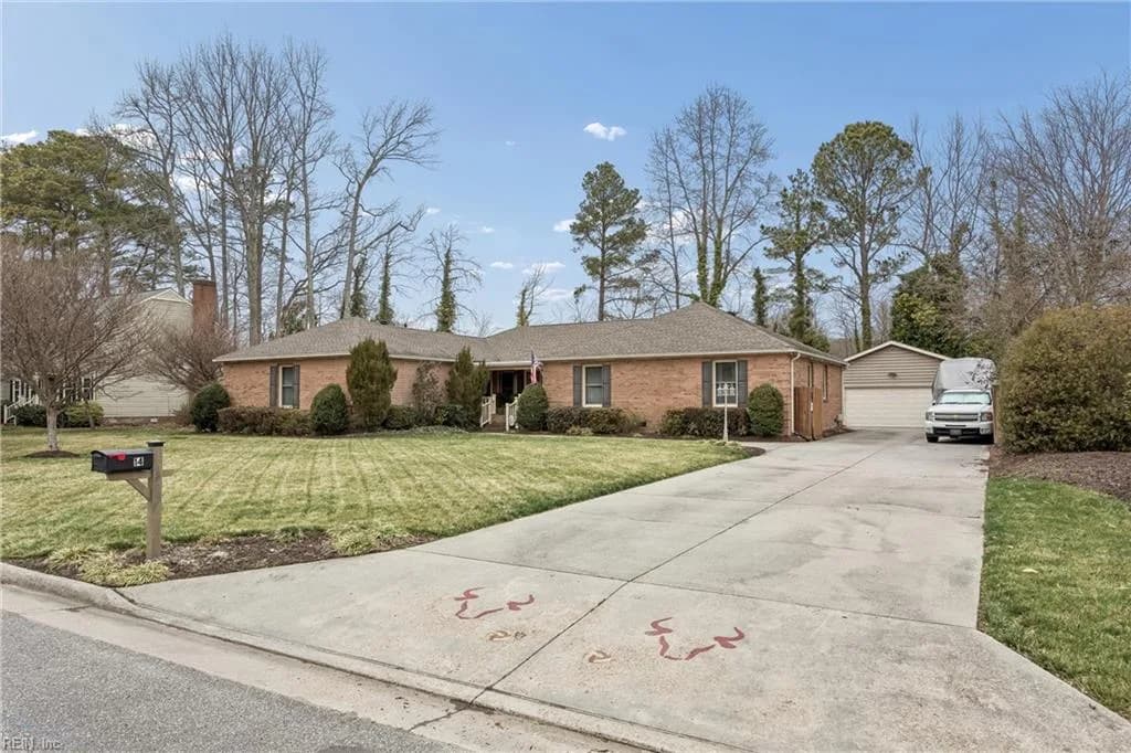 14 Valmoore DR, POQUOSON VA 23662 - Photo 3