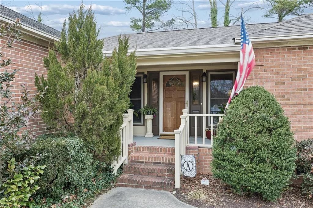 14 Valmoore DR, POQUOSON VA 23662 - Photo 4