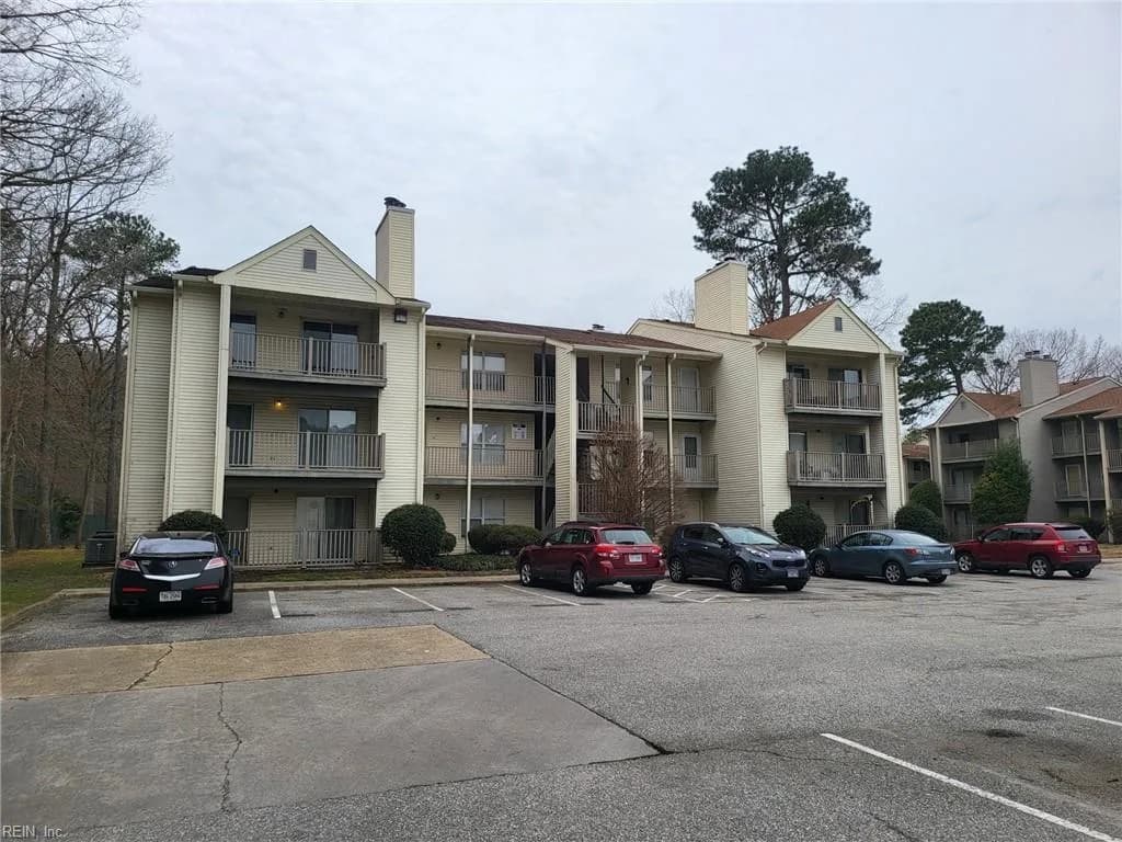 541 Pineland CIR #301, NEWPORTNEWS VA 23608 - Photo 2