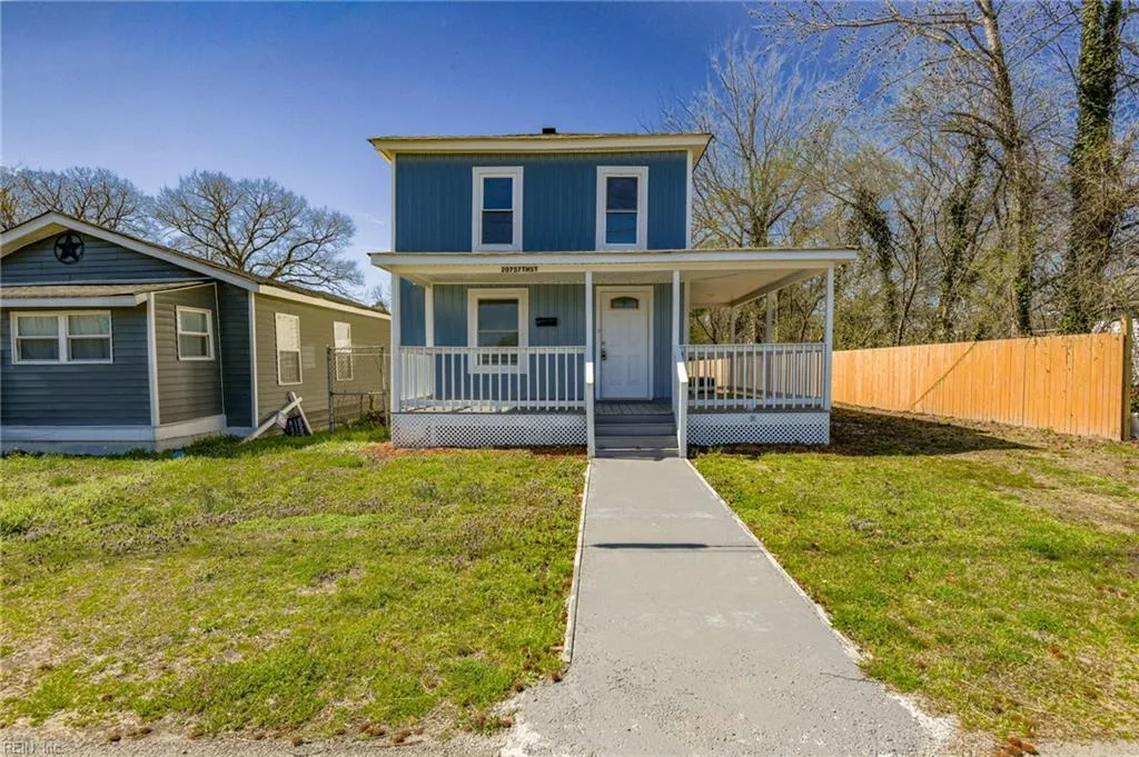 207 S 7th ST, Suffolk — 3 bed Residential, 1,338 sqft