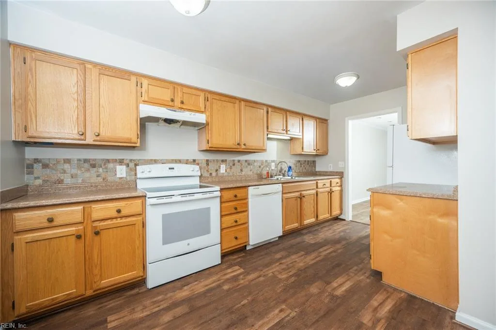 1306 Wakefield DR, VIRGINIABEACH VA 23455 - Photo 5