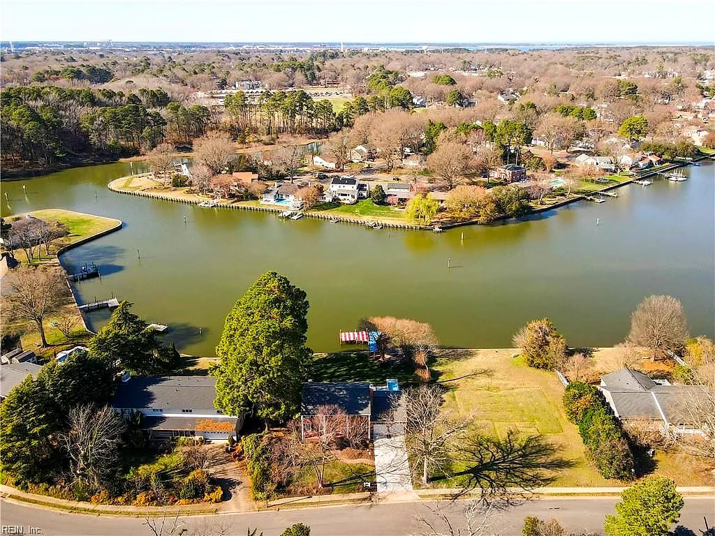 413 Elizabeth Lake DR, Hampton — 3 bed Residential, 2,895 sqft