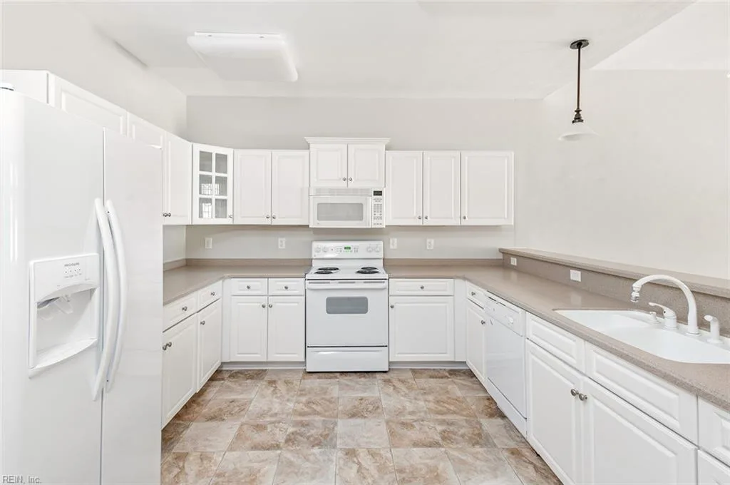 114 Lands End LN, CARROLLTON VA 23314 - Photo 5