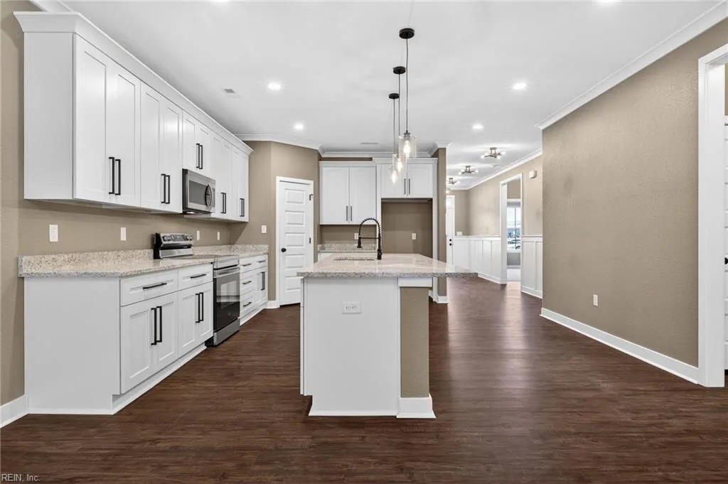 10176 Bank ST, WINDSOR VA 23487 - Photo 4