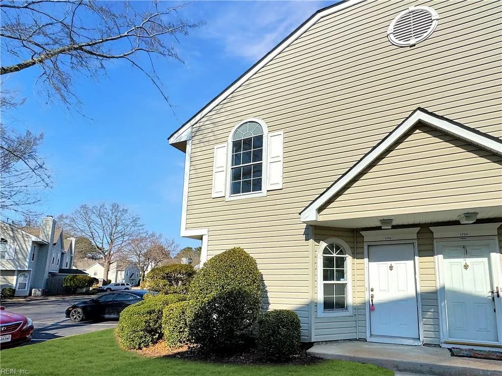 1720 Cottenham Lane LN, VIRGINIA BEACH VA 23454 - Main photo