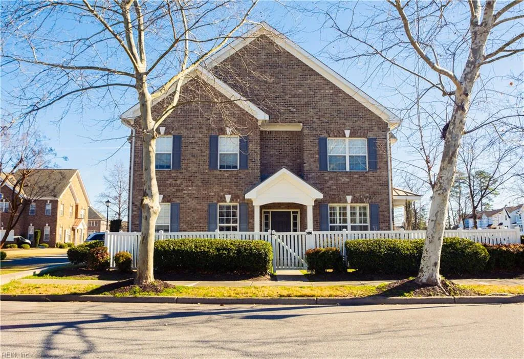 801 Westbrook LN, Chesapeake — 3 bed Residential, 1,860 sqft