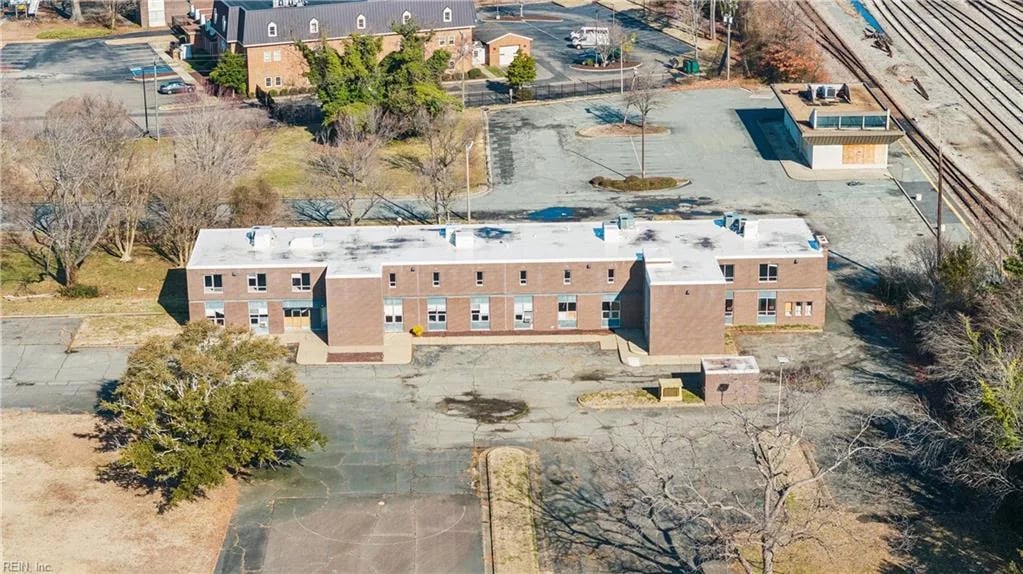9302 Warwick BLVD, NEWPORTNEWS VA 23601