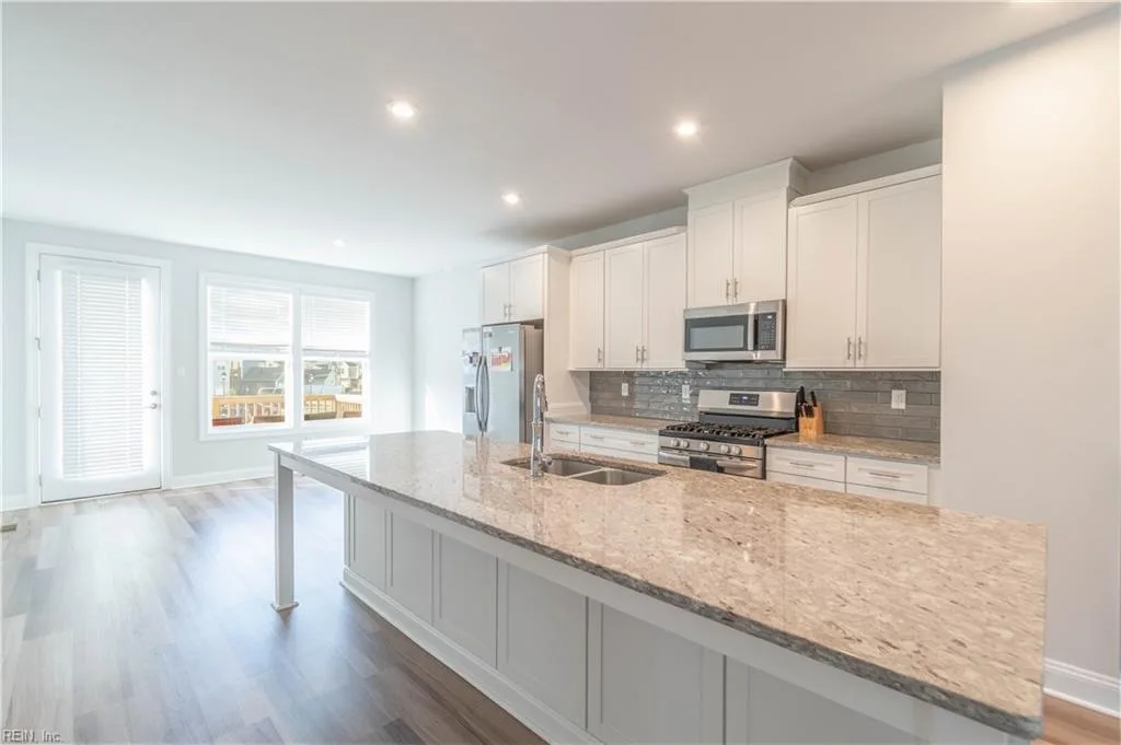 2017 Stanford LN, NEWPORTNEWS VA 23608 - Photo 5