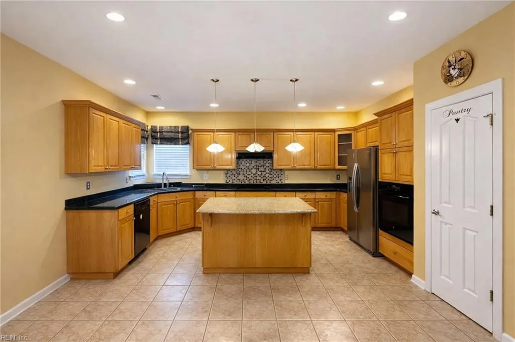 3821 Boysenberry CT, VIRGINIABEACH VA 23456 - Photo 3