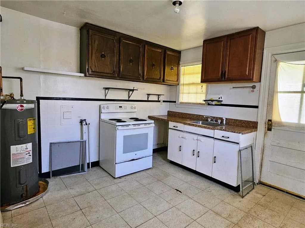 48 W Colin DR, PORTSMOUTH VA 23701 - Photo 5