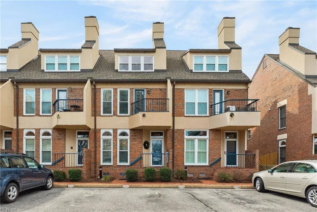 139 Crawford PW #20, Portsmouth — 3 bed Residential, 2,007 sqft