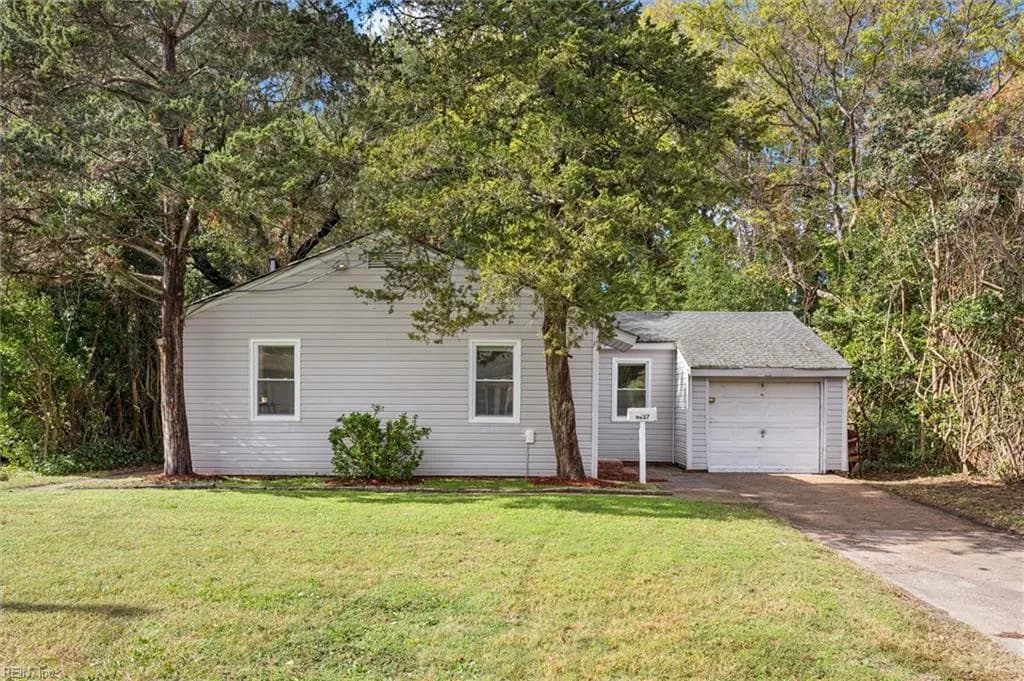 8227 Andrew LN, NORFOLK VA 23505 - Main photo