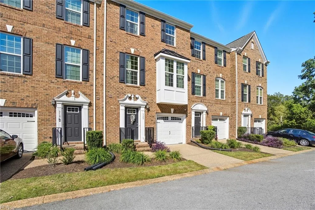 315 W Constance RD #320, Suffolk — 4 bed Residential, 2,478 sqft