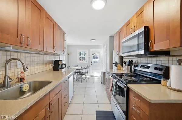 8113 Colin DR, Norfolk — 3 bed Residential, 1,559 sqft