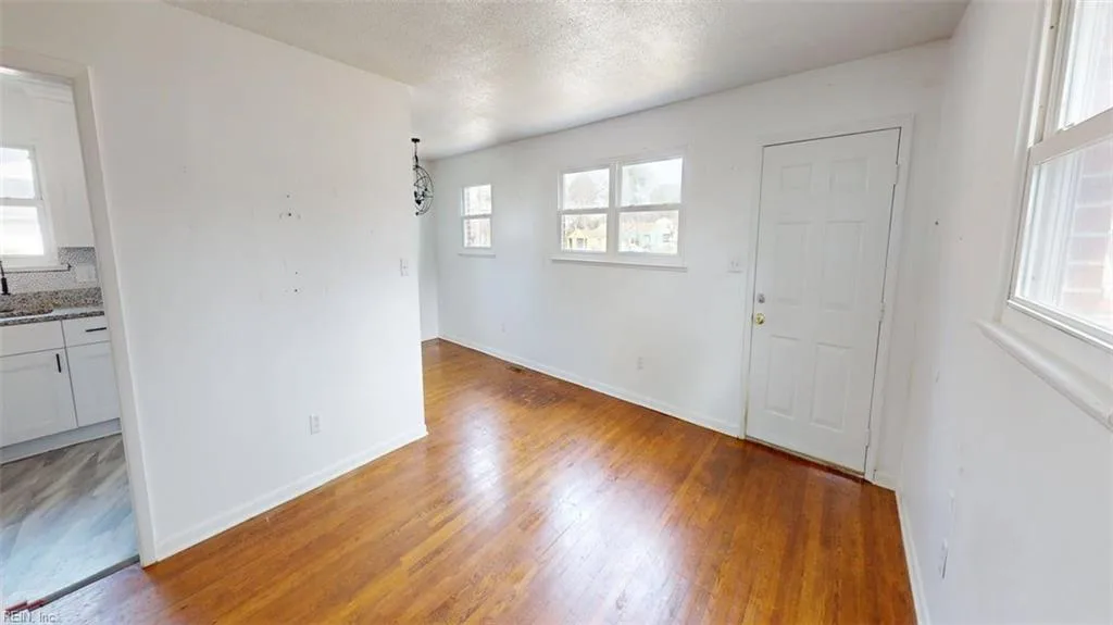 733 Fairland AVE, HAMPTON VA 23661 - Photo 5