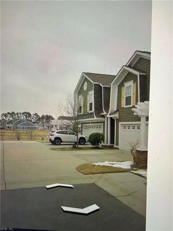 214 Stowe DR, Suffolk — 3 bed Residential, 2,438 sqft