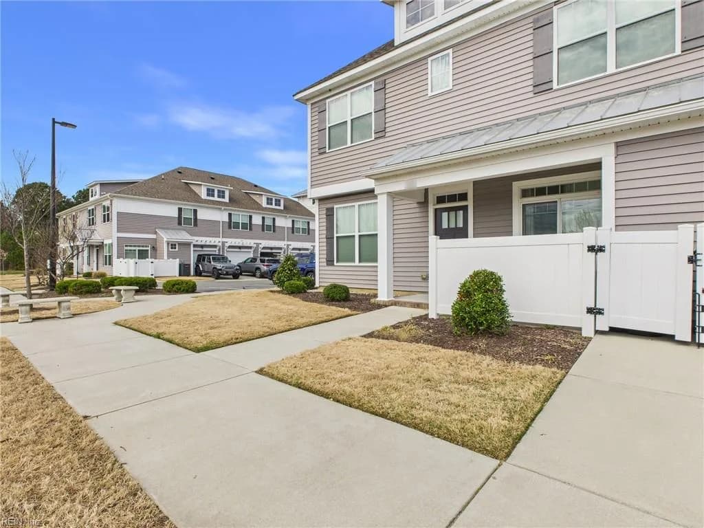 1111 Celia CT, HAMPTON VA 23666 - Photo 3