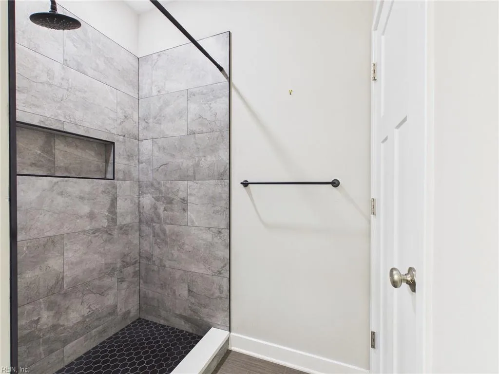 1111 Celia CT, HAMPTON VA 23666 - Photo 4