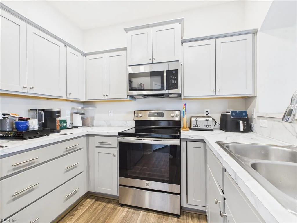 1111 Celia CT, HAMPTON VA 23666 - Photo 5