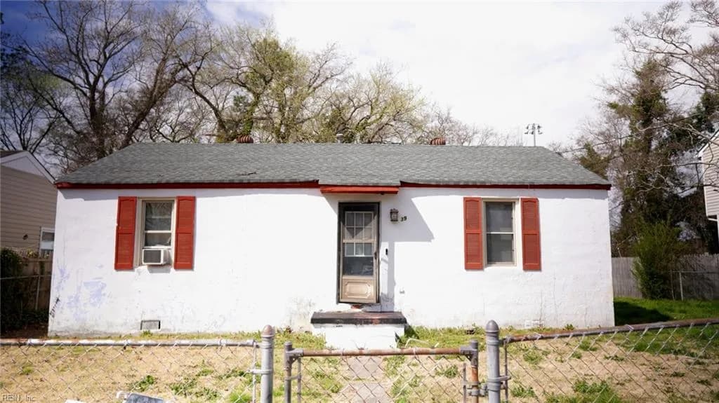 39 Pollux CIR W, PORTSMOUTH VA 23701 - Main photo