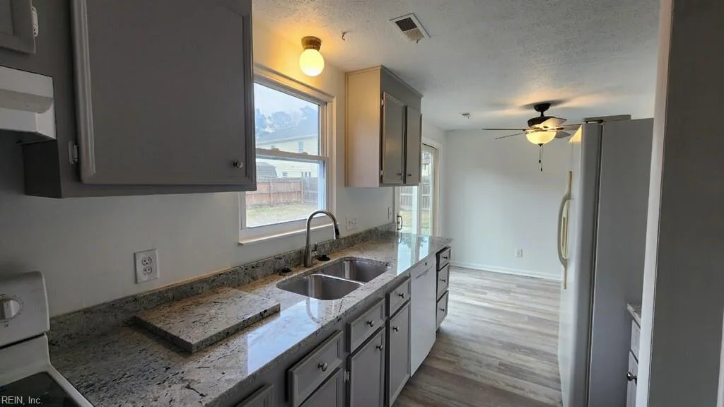 259 Windsor Castle DR, NEWPORTNEWS VA 23608 - Photo 2