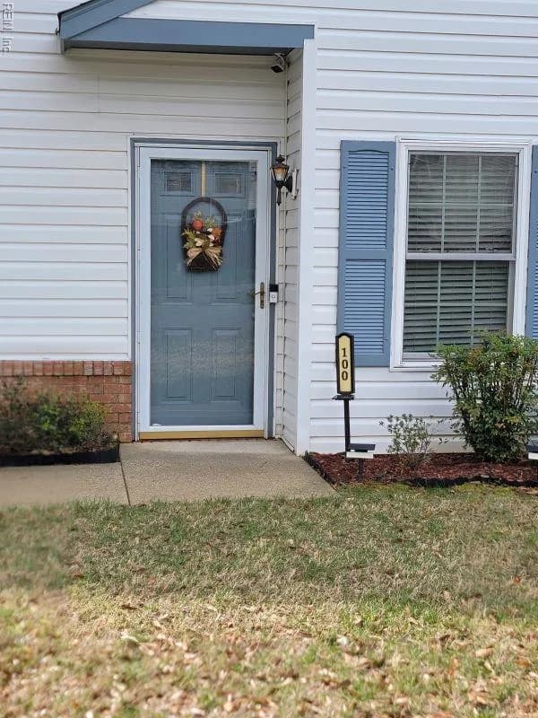 100 Crescent CT, YORKTOWN VA 23693 - Main photo