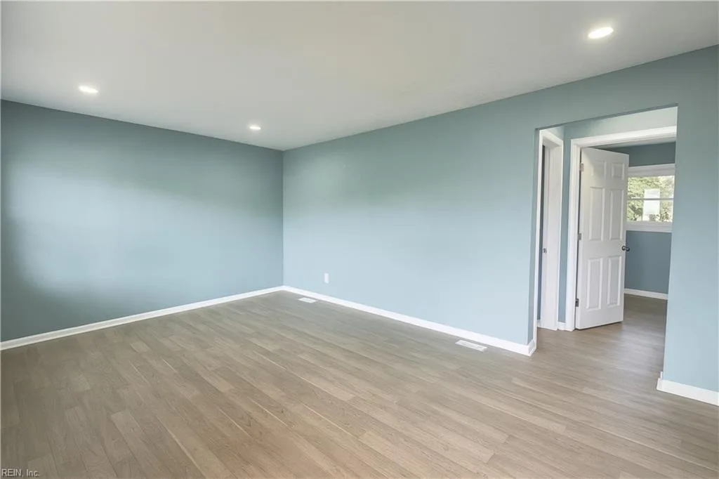 749 Holladay LN, VIRGINIABEACH VA 23455 - Photo 4